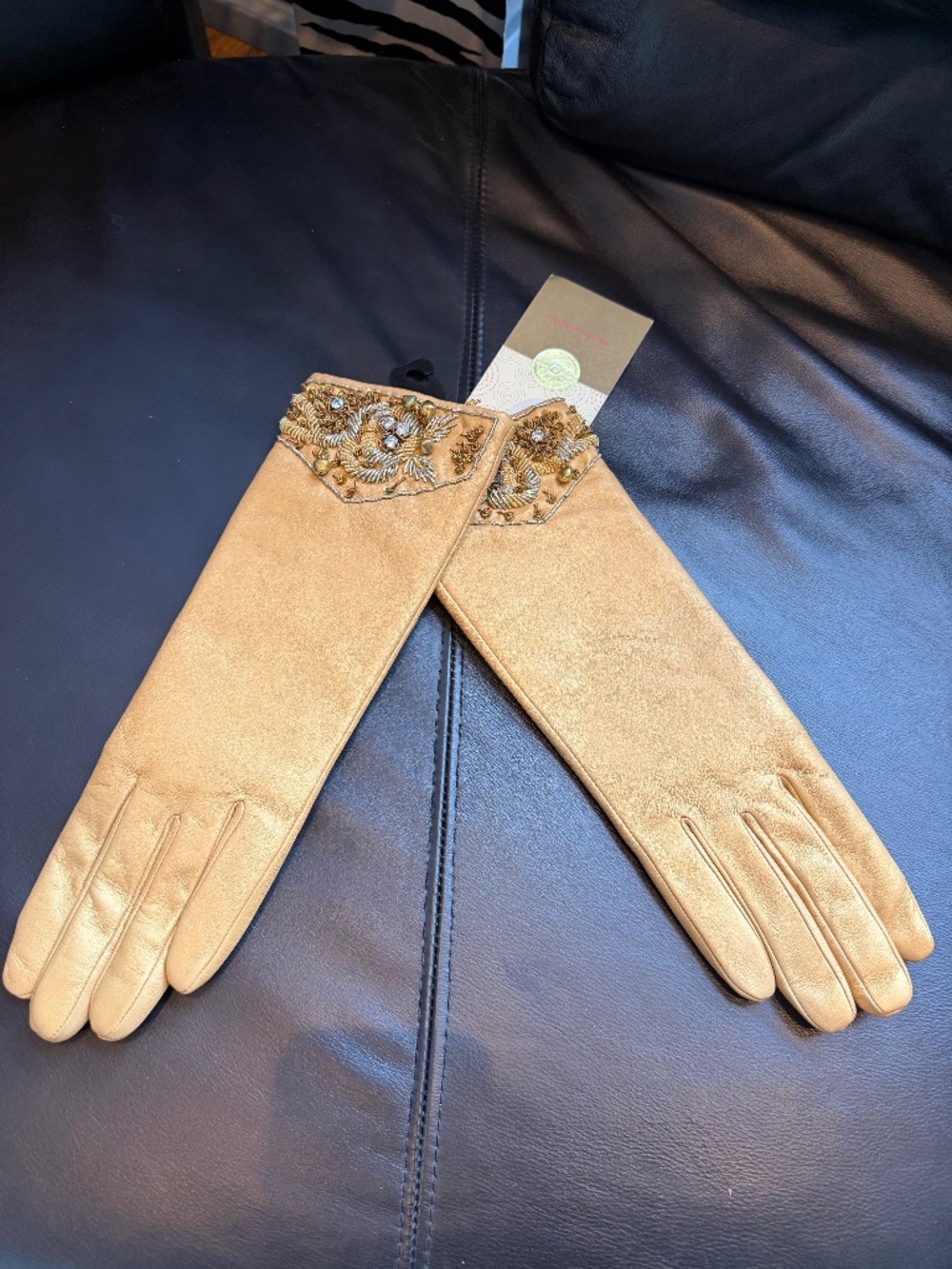 NWT - ELEGANT EMBROIDERED LEATHER GLOVES